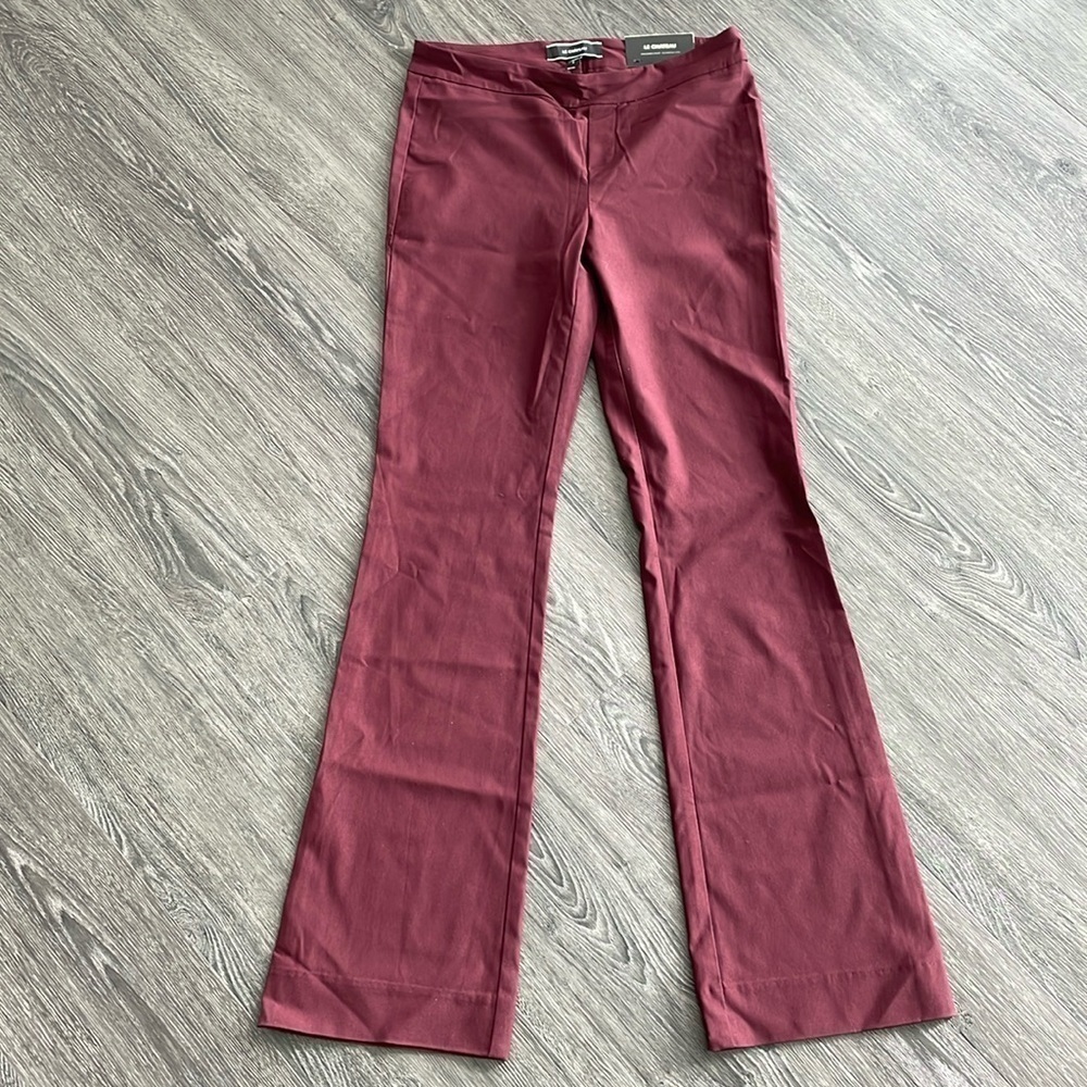 Sz4 Le Chateau Modern Fit Flare Leg Flat Front Pull on pant in burgundy NWT